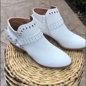 Restocked Qupid White Winter/Spring/Summer Bootie